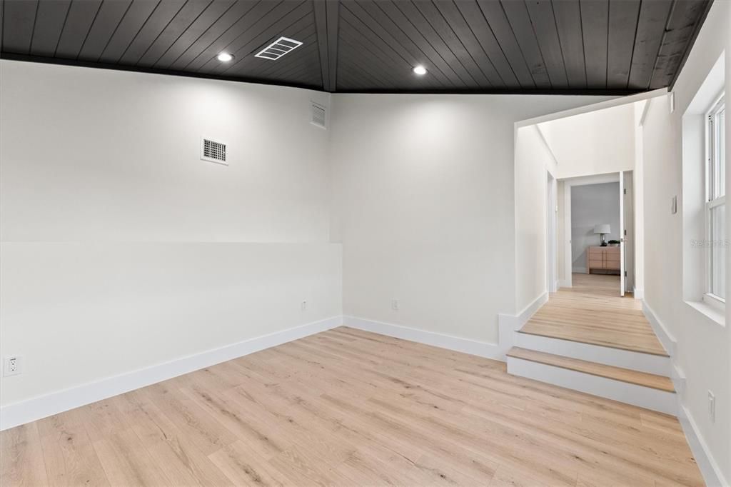 For Sale: $1,090,000 (6 beds, 3 baths, 4709 Square Feet)