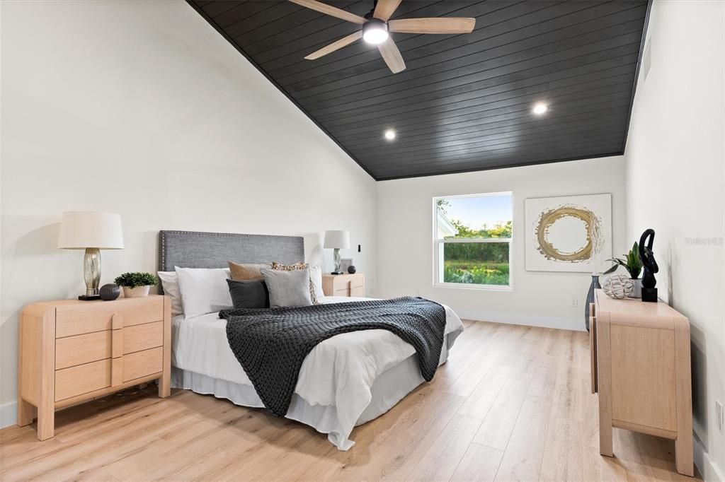 For Sale: $1,090,000 (6 beds, 3 baths, 4709 Square Feet)