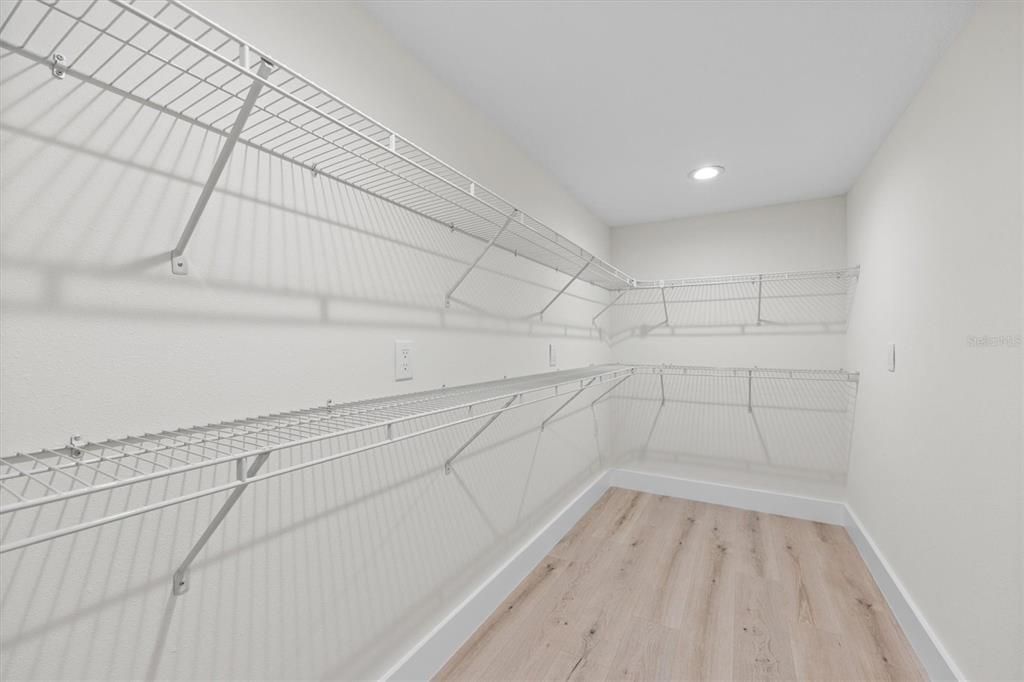 For Sale: $1,090,000 (6 beds, 3 baths, 4709 Square Feet)