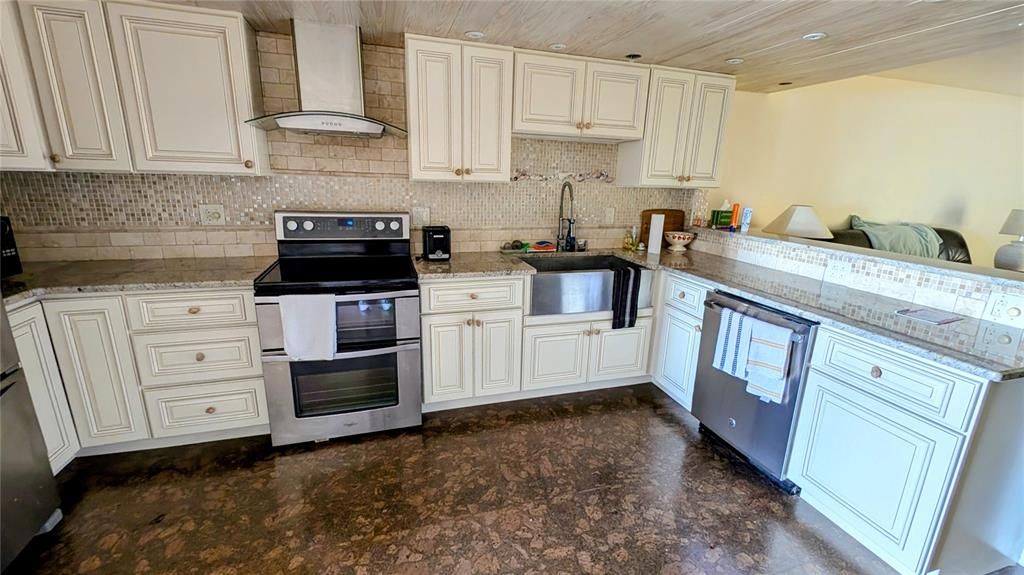 На продажу: $275,000 (2 спален, 2 ванн, 1290 Квадратных фут)