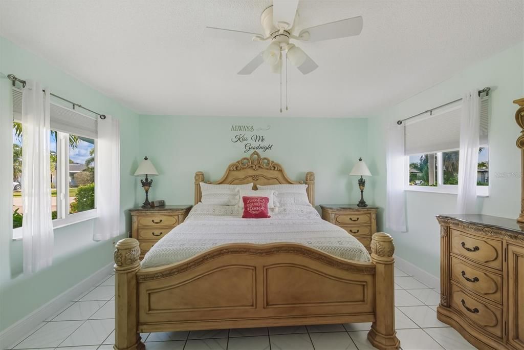 На продажу: $539,000 (2 спален, 2 ванн, 1515 Квадратных фут)