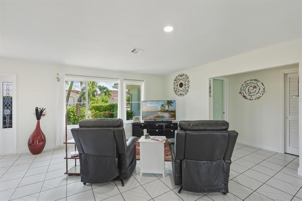 На продажу: $539,000 (2 спален, 2 ванн, 1515 Квадратных фут)