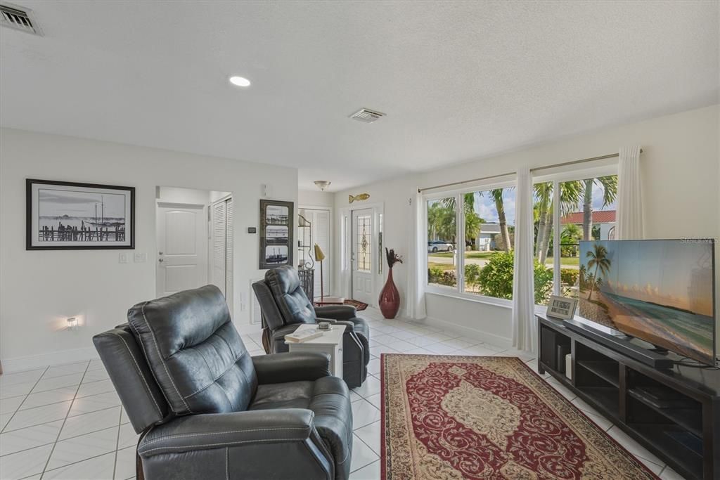 На продажу: $539,000 (2 спален, 2 ванн, 1515 Квадратных фут)