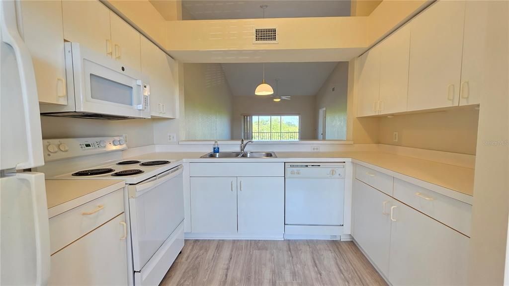 En Venta: $140,000 (2 camas, 2 baños, 1211 Pies cuadrados)