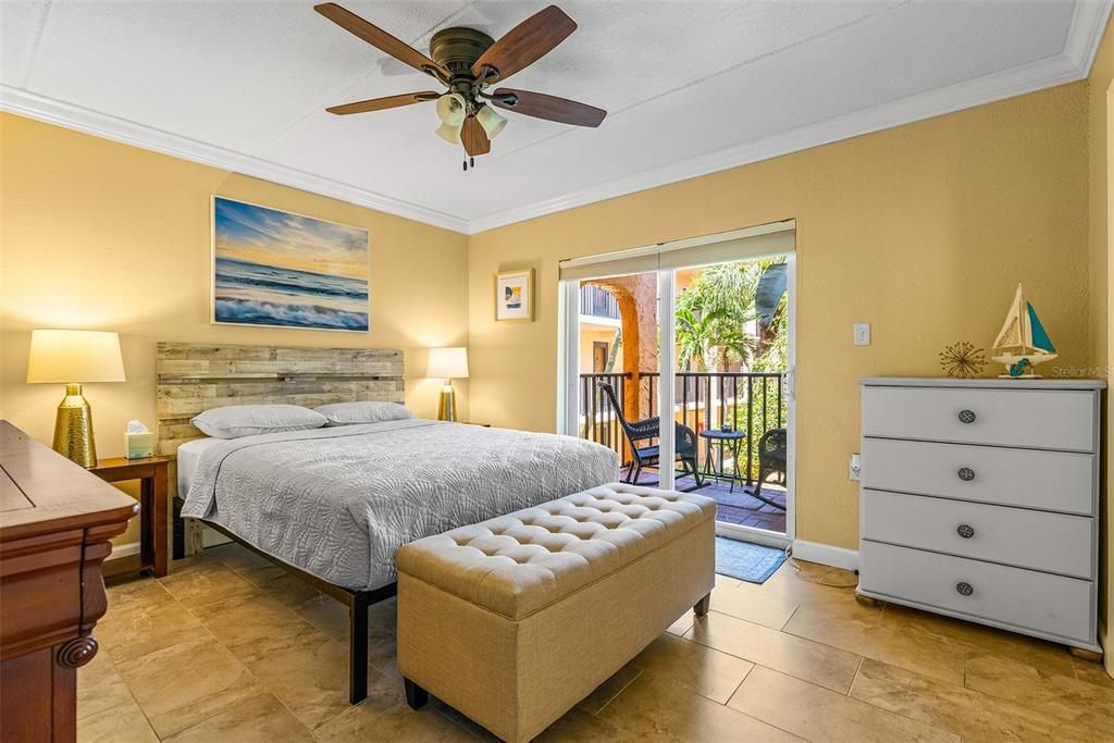 出租: $1,950 (1 贝兹, 1 浴室, 645 平方英尺)