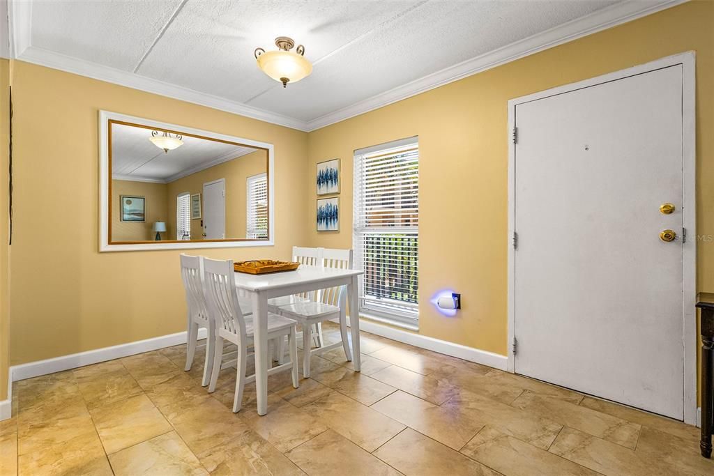 出租: $1,950 (1 贝兹, 1 浴室, 645 平方英尺)