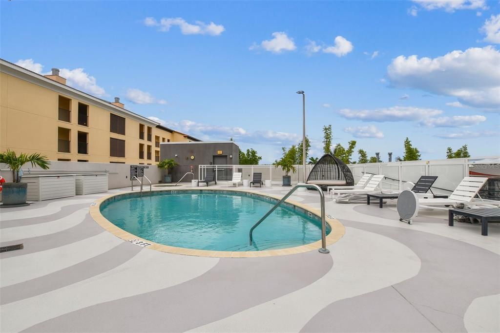 For Sale: $1,175,000 (1 beds, 1 baths, 964 Square Feet)