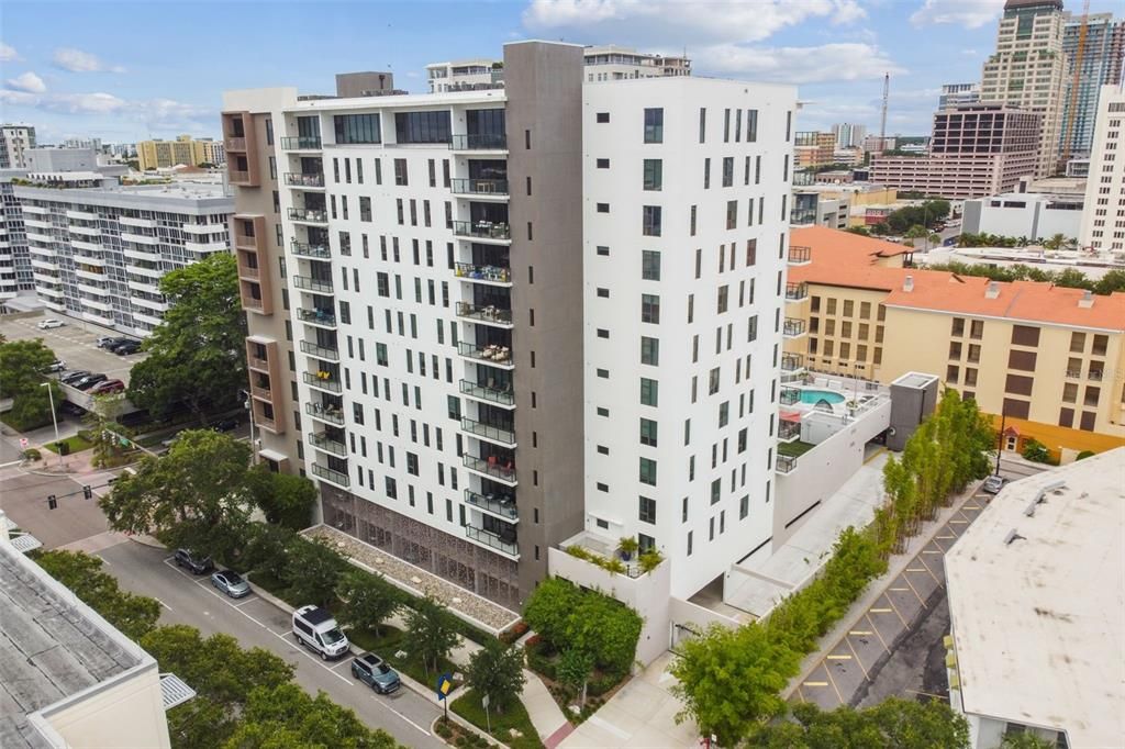 For Sale: $1,175,000 (1 beds, 1 baths, 964 Square Feet)