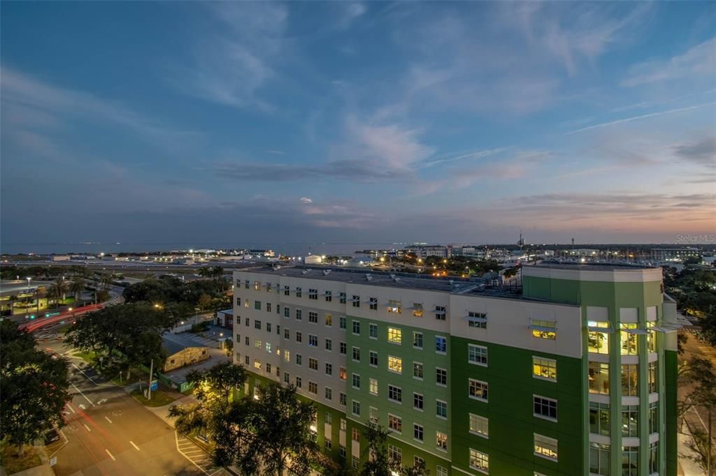 For Sale: $1,175,000 (1 beds, 1 baths, 964 Square Feet)