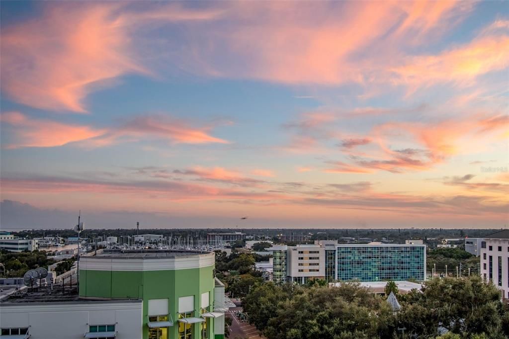 For Sale: $1,175,000 (1 beds, 1 baths, 964 Square Feet)