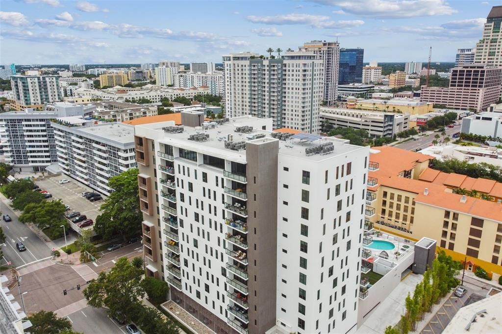 For Sale: $1,175,000 (1 beds, 1 baths, 964 Square Feet)