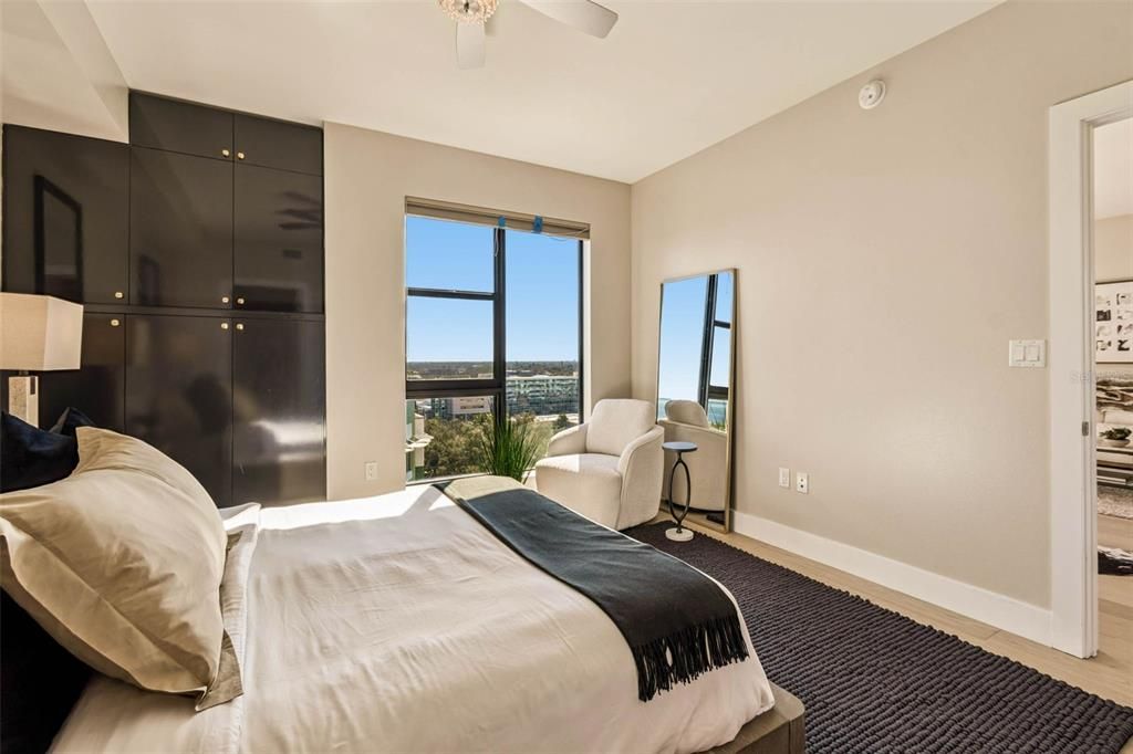 For Sale: $1,175,000 (1 beds, 1 baths, 964 Square Feet)