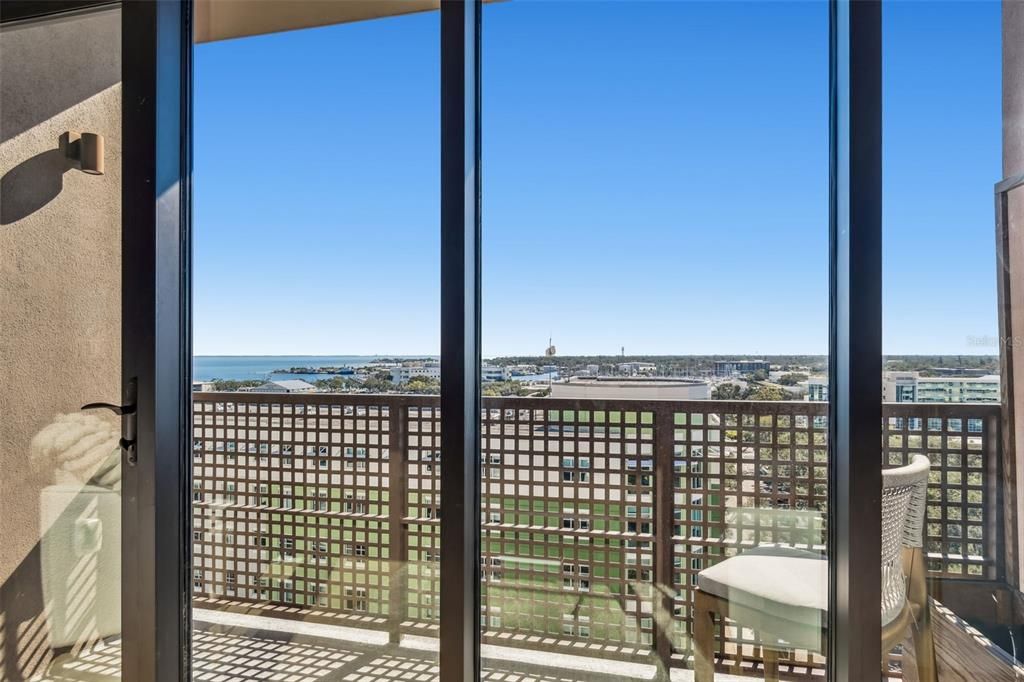 For Sale: $1,175,000 (1 beds, 1 baths, 964 Square Feet)