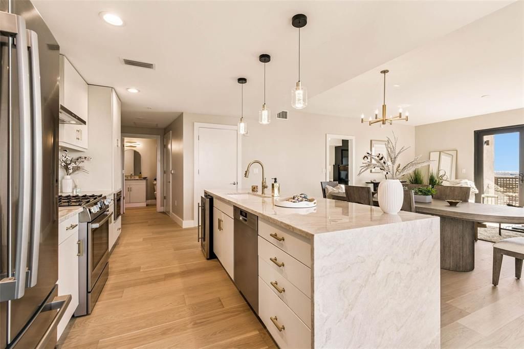 For Sale: $1,175,000 (1 beds, 1 baths, 964 Square Feet)