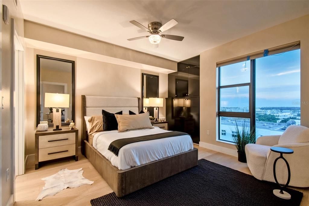 For Sale: $1,175,000 (1 beds, 1 baths, 964 Square Feet)