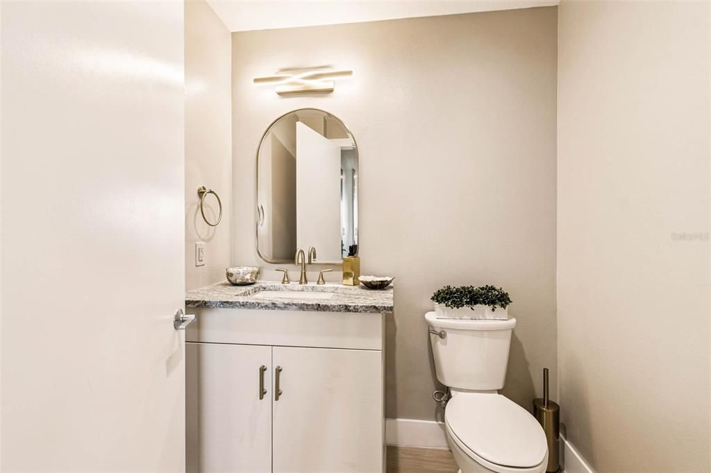 For Sale: $1,175,000 (1 beds, 1 baths, 964 Square Feet)