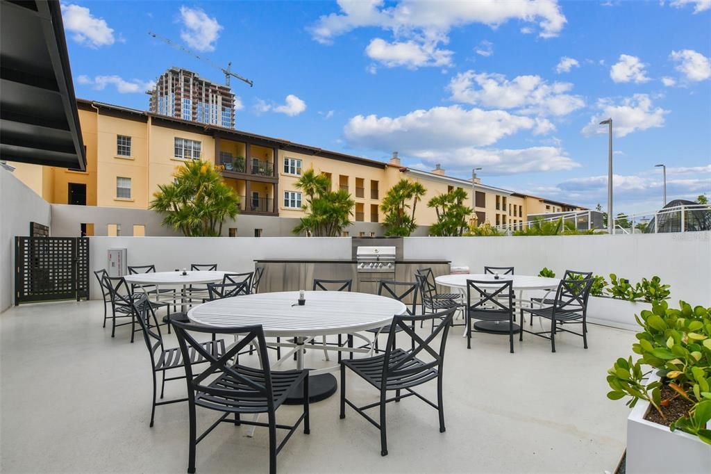 For Sale: $1,175,000 (1 beds, 1 baths, 964 Square Feet)