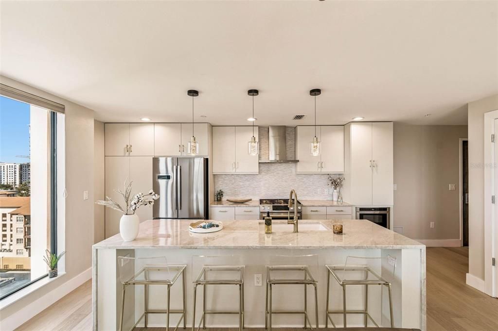 For Sale: $1,175,000 (1 beds, 1 baths, 964 Square Feet)