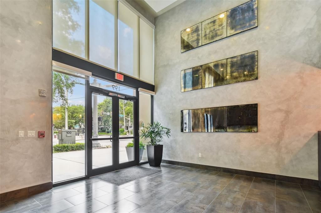 For Sale: $1,175,000 (1 beds, 1 baths, 964 Square Feet)