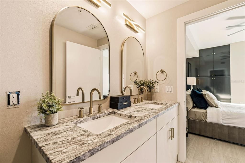 For Sale: $1,175,000 (1 beds, 1 baths, 964 Square Feet)