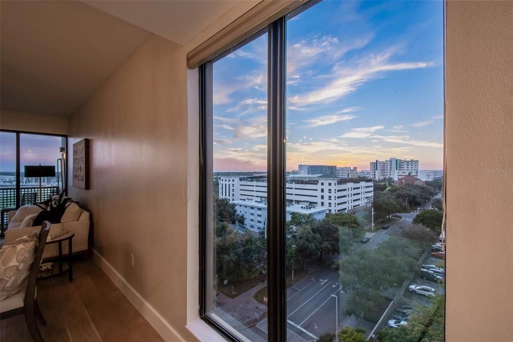 For Sale: $1,175,000 (1 beds, 1 baths, 964 Square Feet)