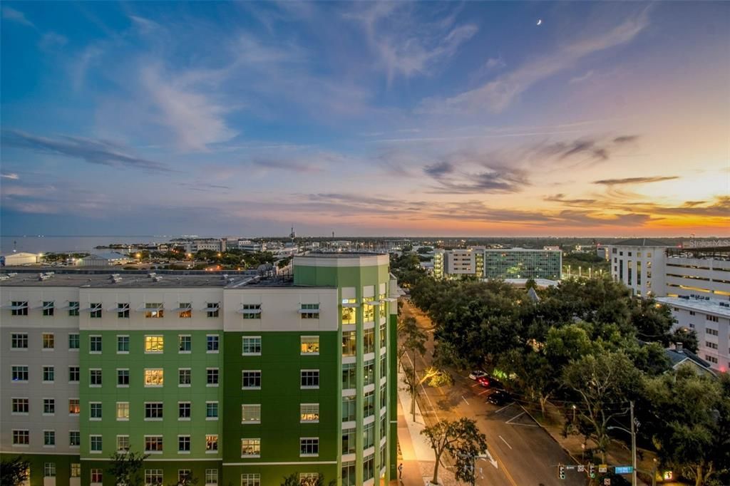 For Sale: $1,175,000 (1 beds, 1 baths, 964 Square Feet)