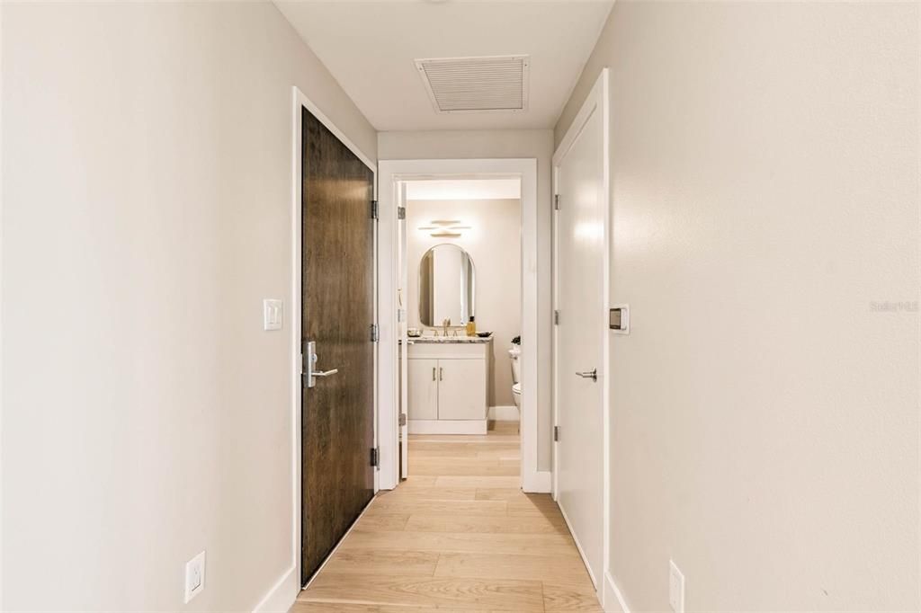 For Sale: $1,175,000 (1 beds, 1 baths, 964 Square Feet)