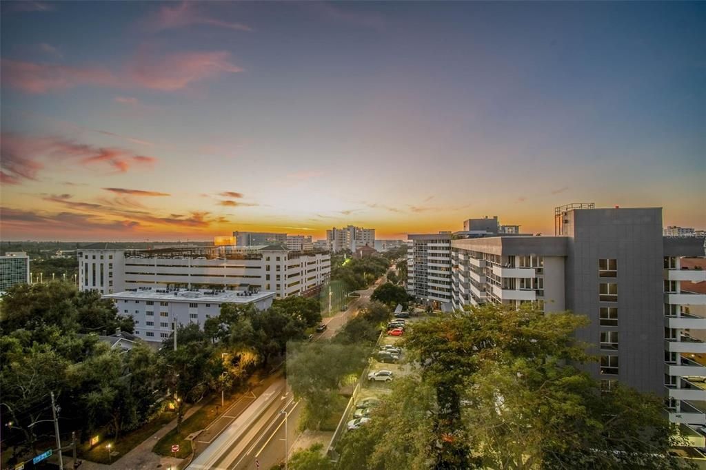 For Sale: $1,175,000 (1 beds, 1 baths, 964 Square Feet)