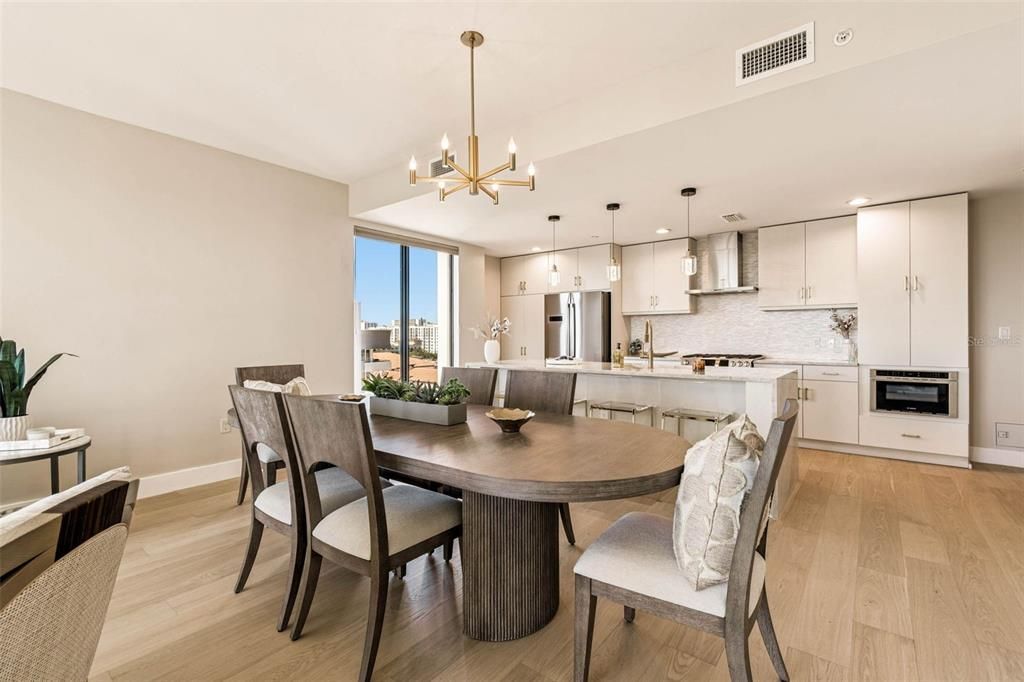 For Sale: $1,175,000 (1 beds, 1 baths, 964 Square Feet)