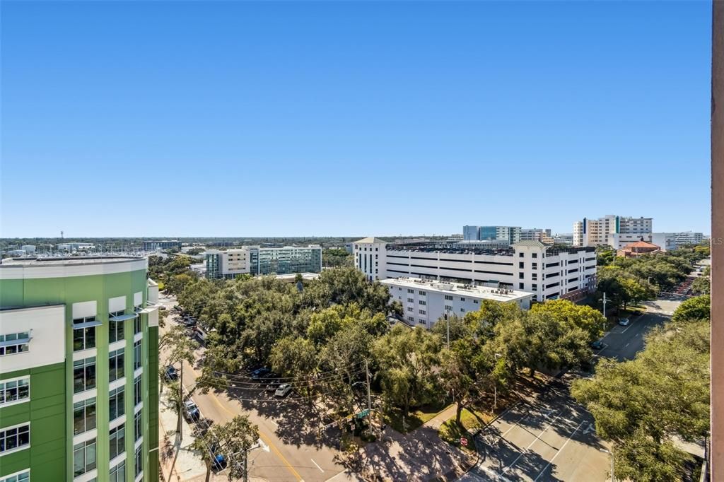 For Sale: $1,175,000 (1 beds, 1 baths, 964 Square Feet)