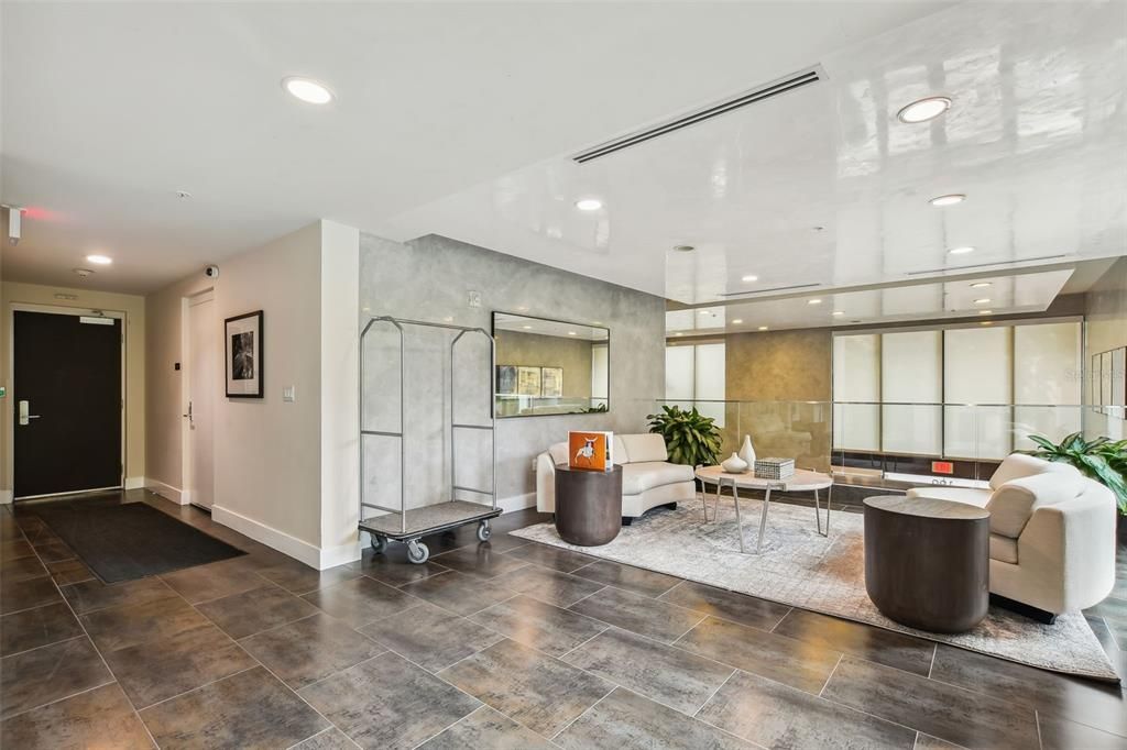 For Sale: $1,175,000 (1 beds, 1 baths, 964 Square Feet)