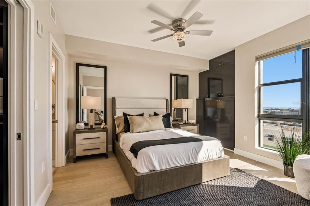 For Sale: $1,175,000 (1 beds, 1 baths, 964 Square Feet)