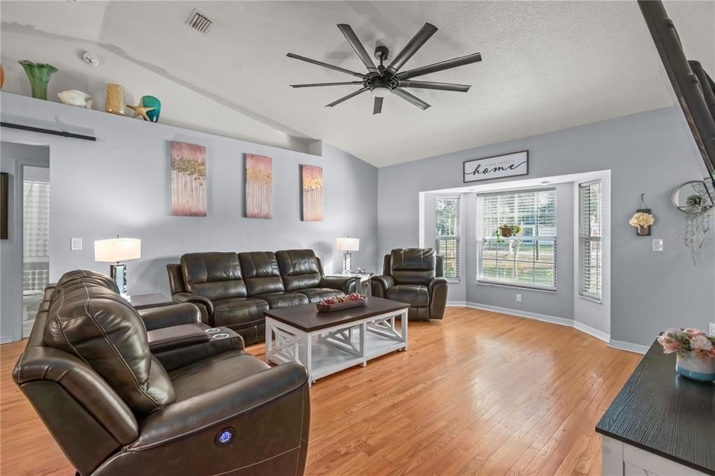 待售: $285,150 (3 贝兹, 2 浴室, 1901 平方英尺)