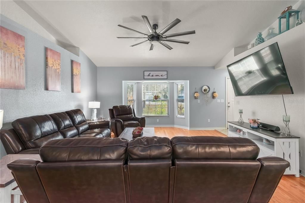 待售: $285,150 (3 贝兹, 2 浴室, 1901 平方英尺)