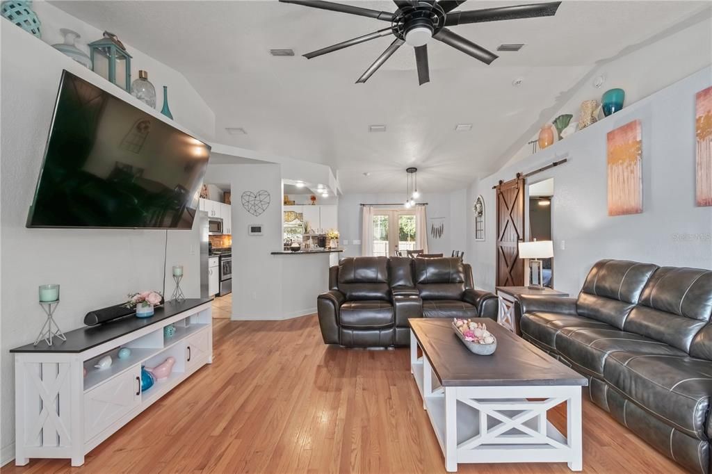 待售: $285,150 (3 贝兹, 2 浴室, 1901 平方英尺)