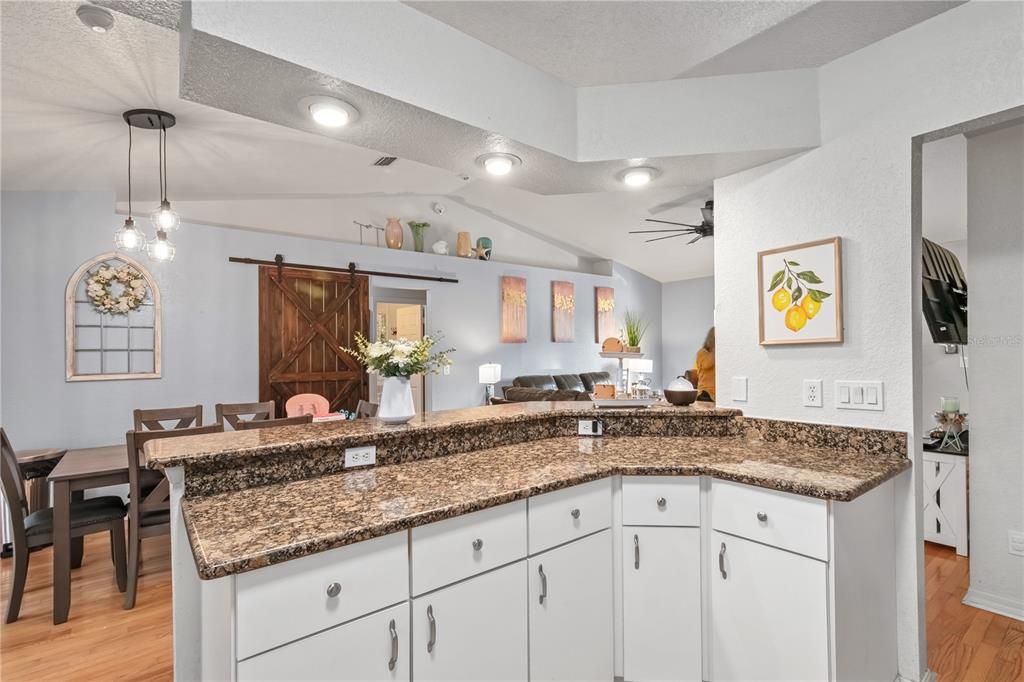 待售: $285,150 (3 贝兹, 2 浴室, 1901 平方英尺)