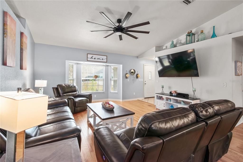 待售: $285,150 (3 贝兹, 2 浴室, 1901 平方英尺)