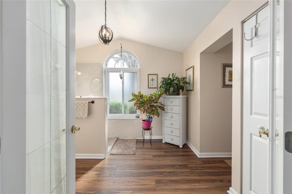 待售: $299,900 (3 贝兹, 2 浴室, 1687 平方英尺)