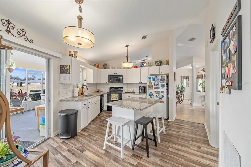 待售: $299,900 (3 贝兹, 2 浴室, 1687 平方英尺)