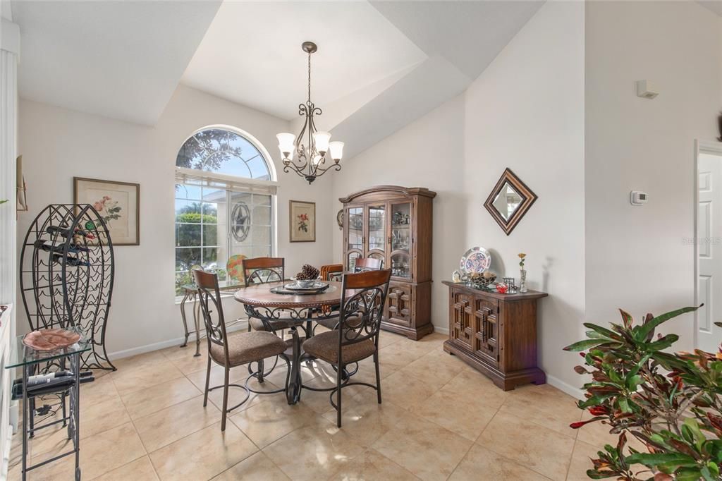 待售: $299,900 (3 贝兹, 2 浴室, 1687 平方英尺)