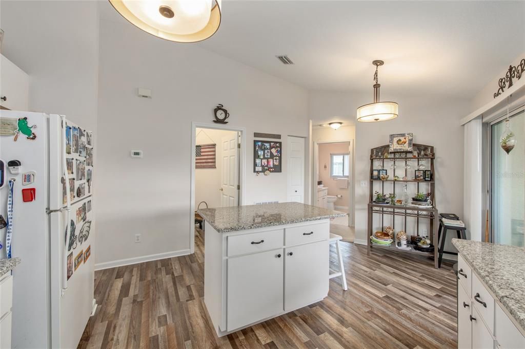 待售: $299,900 (3 贝兹, 2 浴室, 1687 平方英尺)