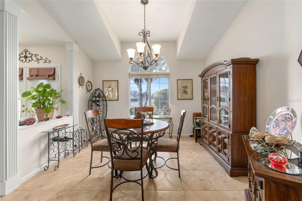 待售: $299,900 (3 贝兹, 2 浴室, 1687 平方英尺)