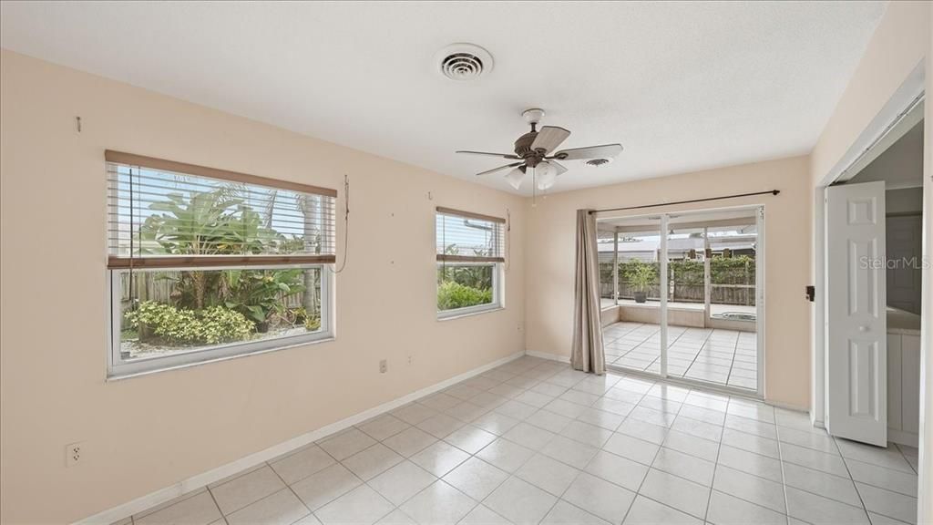 For Sale: $295,000 (2 beds, 2 baths, 1253 Square Feet)