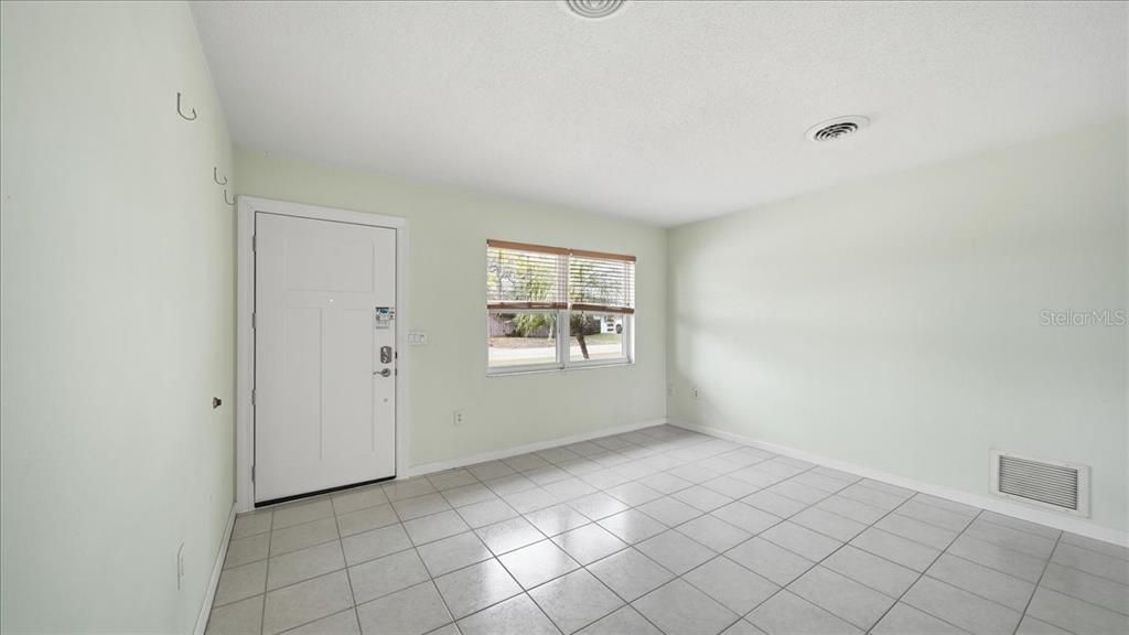 For Sale: $295,000 (2 beds, 2 baths, 1253 Square Feet)