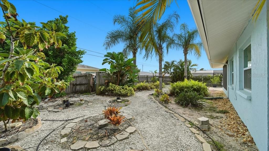 For Sale: $295,000 (2 beds, 2 baths, 1253 Square Feet)