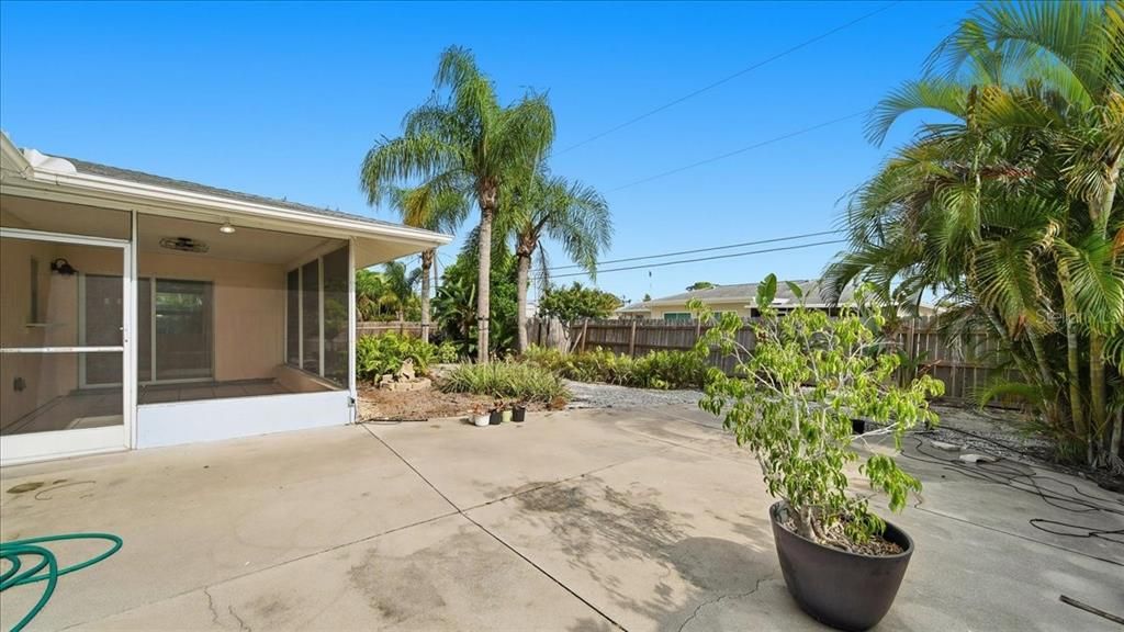 For Sale: $295,000 (2 beds, 2 baths, 1253 Square Feet)