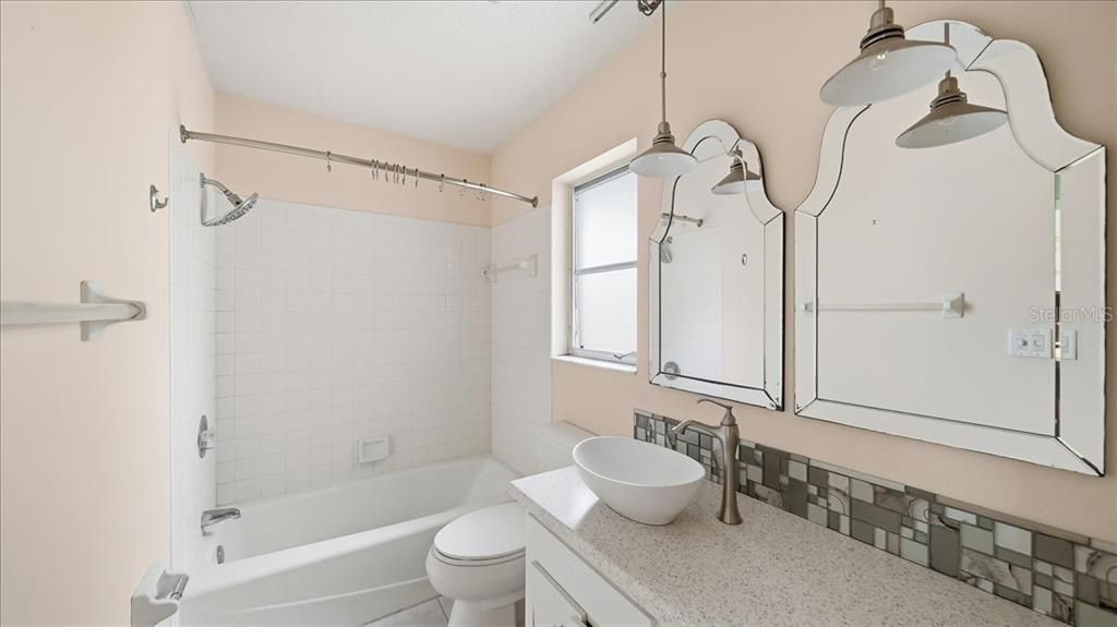 For Sale: $295,000 (2 beds, 2 baths, 1253 Square Feet)