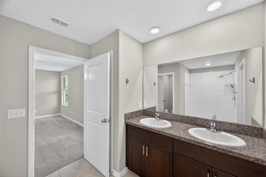 For Sale: $365,000 (5 beds, 2 baths, 2205 Square Feet)