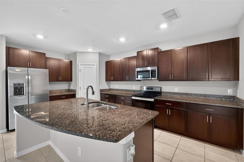 For Sale: $365,000 (5 beds, 2 baths, 2205 Square Feet)