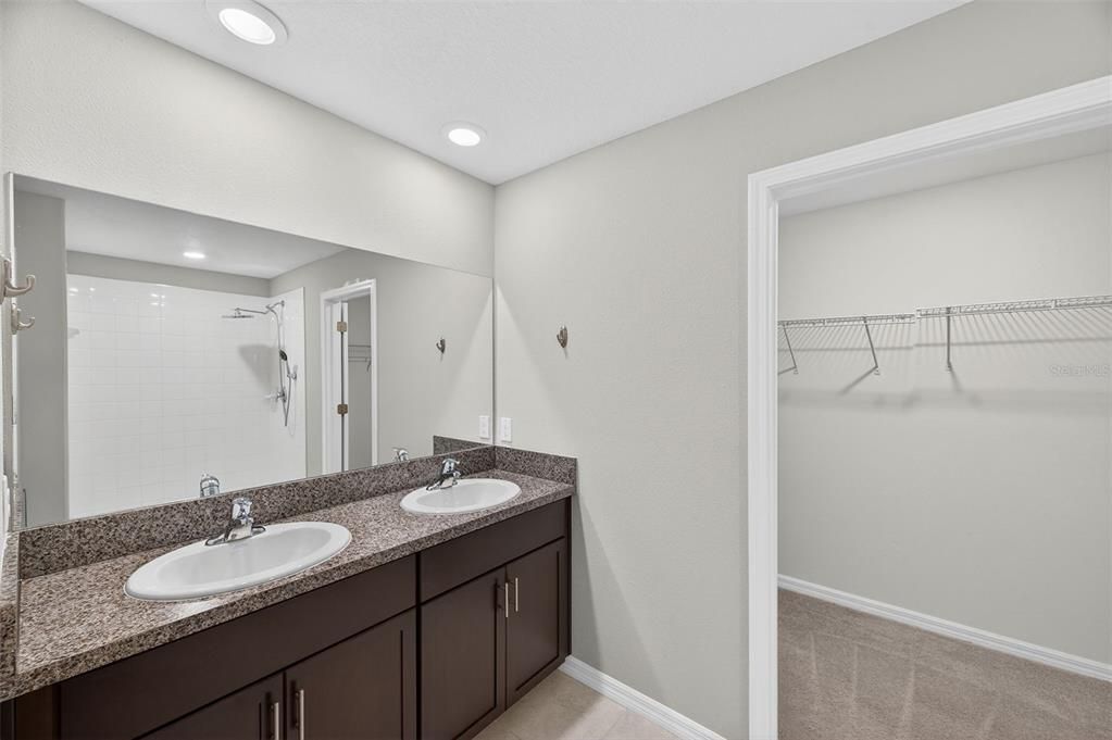 For Sale: $365,000 (5 beds, 2 baths, 2205 Square Feet)